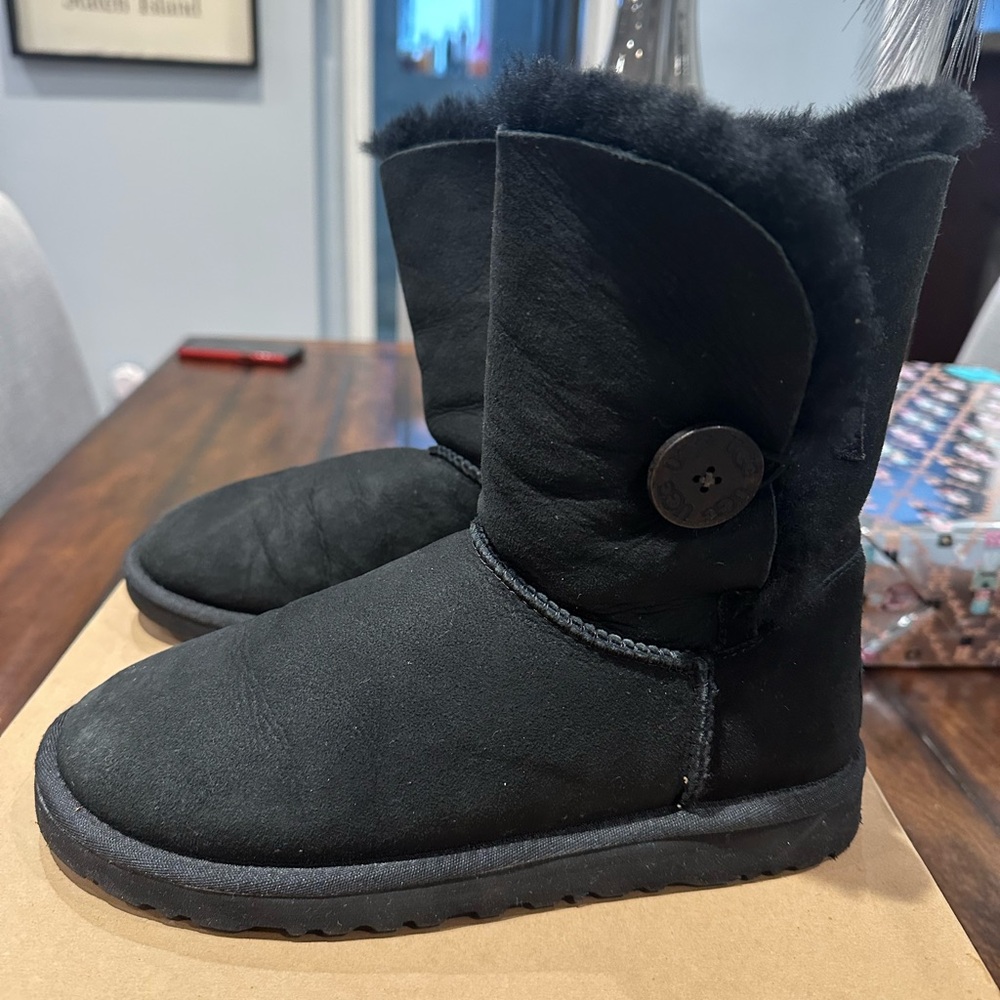 Women’s UGG Black Bailey Button Boots Size 6